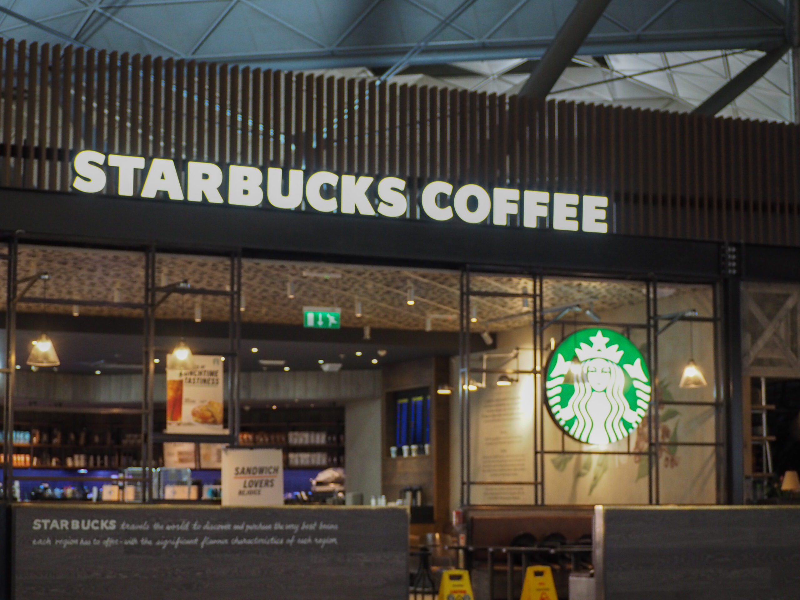 美스타벅스 CEO “정상 성장 궤도 복귀”…수천 개 신규 매장 출점 추진