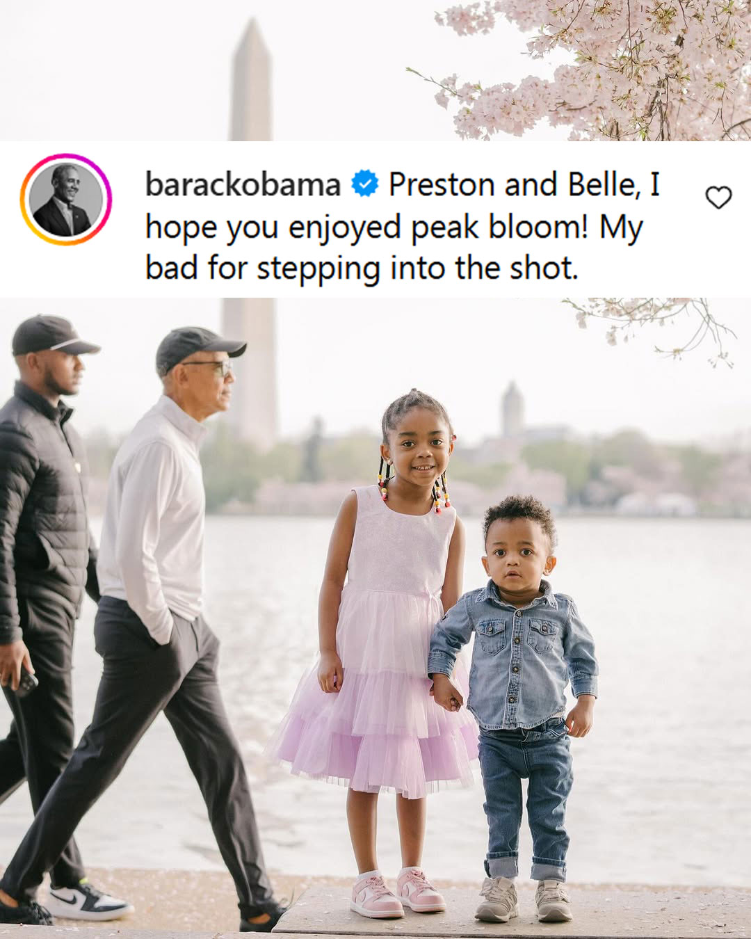 오바마 전 대통령, 가족 사진 속 깜짝 등장
