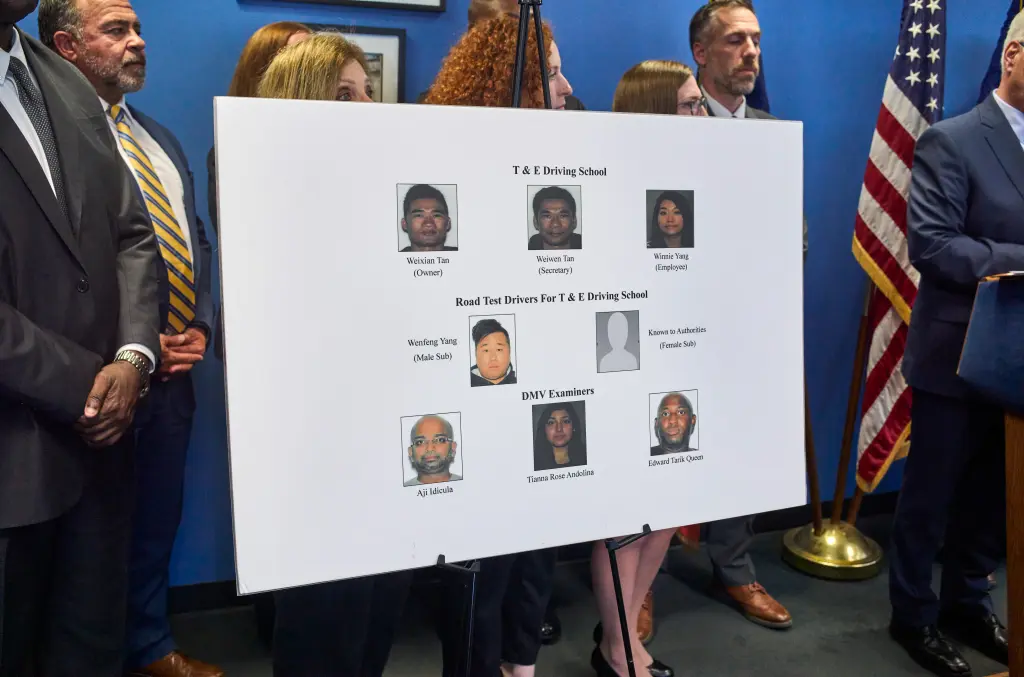 뉴욕 운전학원, 불법체류자 ‘면허 대리발급’…차량관리국 직원까지 연루