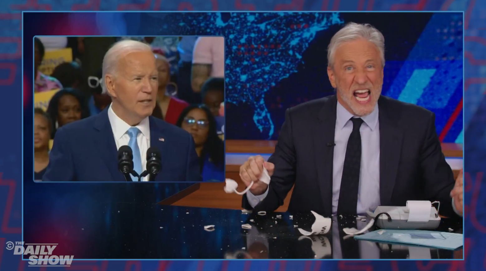 美 코미디언 존 스튜어트, 바이든 전 대통령에 분노하다 머그잔 깨고 부상