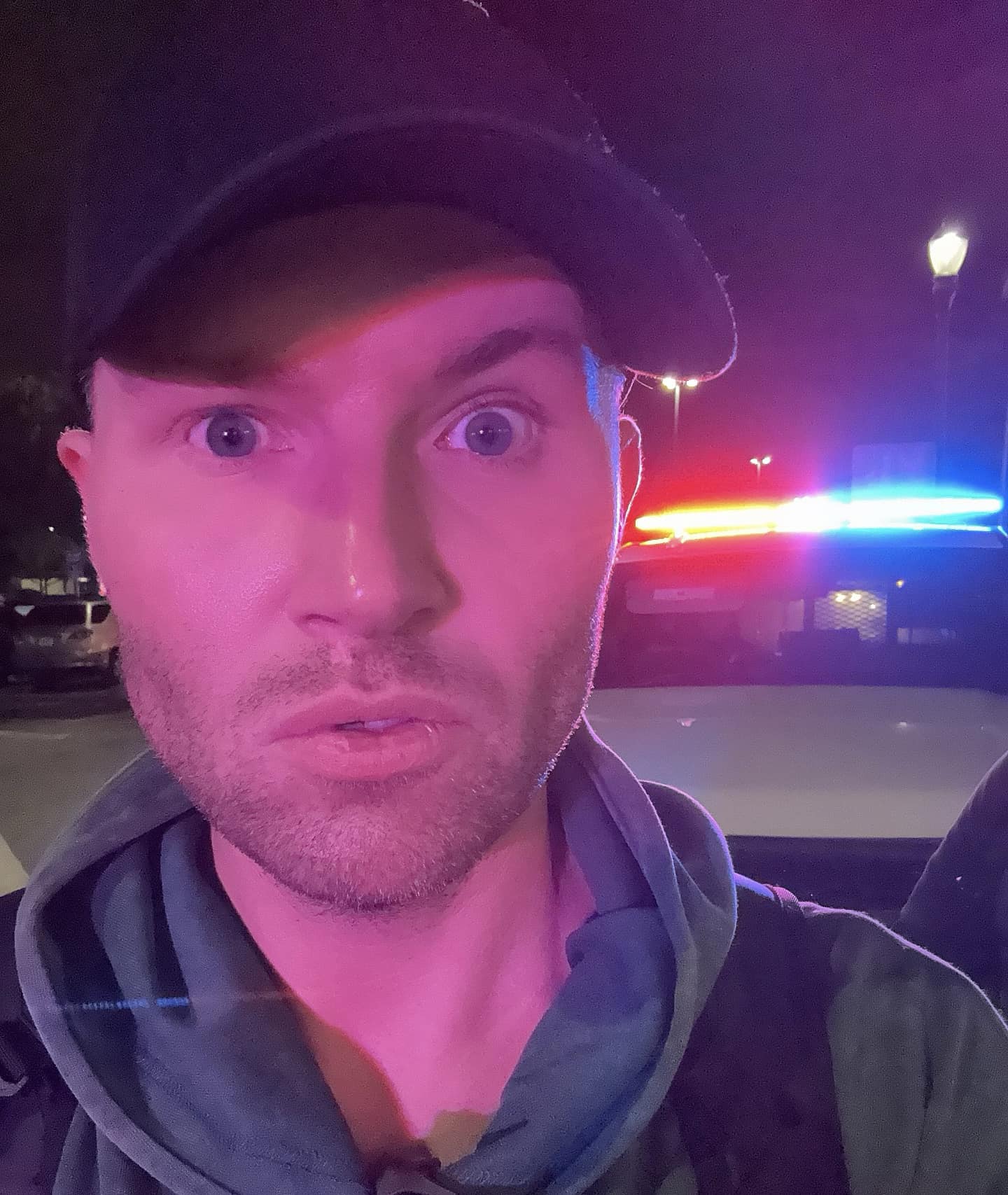 미국 인기 유튜버 ‘미스터 크래프티 팬츠’ 마이클 부스, 미성년자 성착취물 유포 혐의로 구속