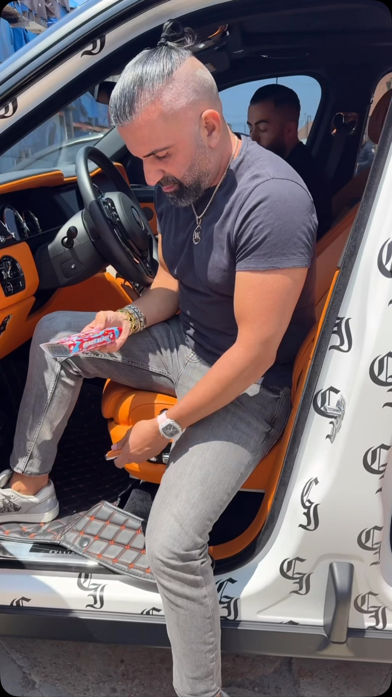 뉴욕 인플루언서 자택 앞 습격··· ‘워치킹’ 강도 피해